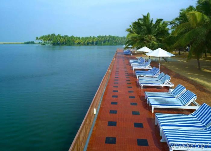 Estuary Sarovar Premiere , Poovar Island