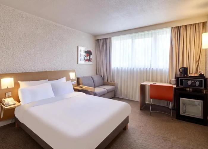 B&B HOTEL Cergy Port
