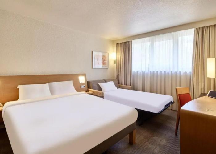 B&B HOTEL Cergy Port