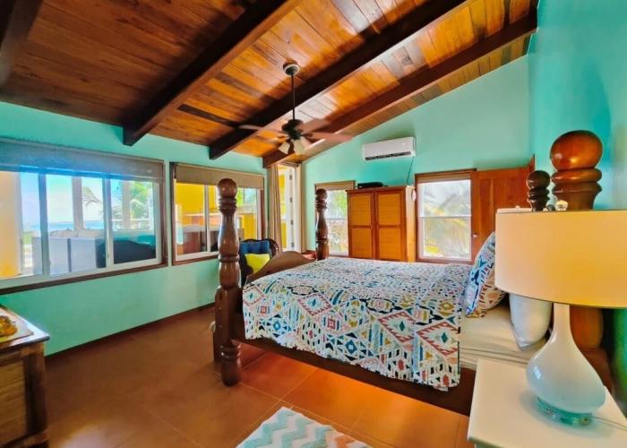 Casa De Bonita 4 Bedroom Home by RedAwning