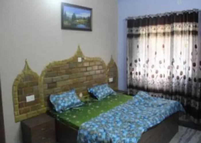 Hotel Golden Crown