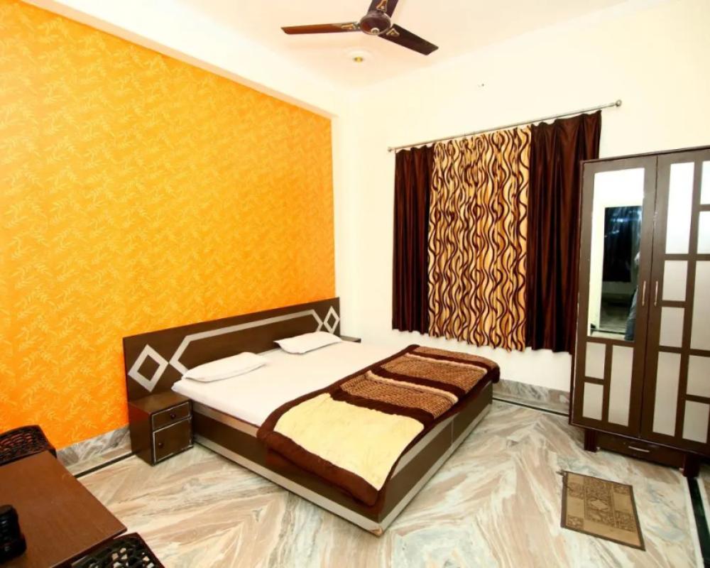 фото Hotel Madhusudan