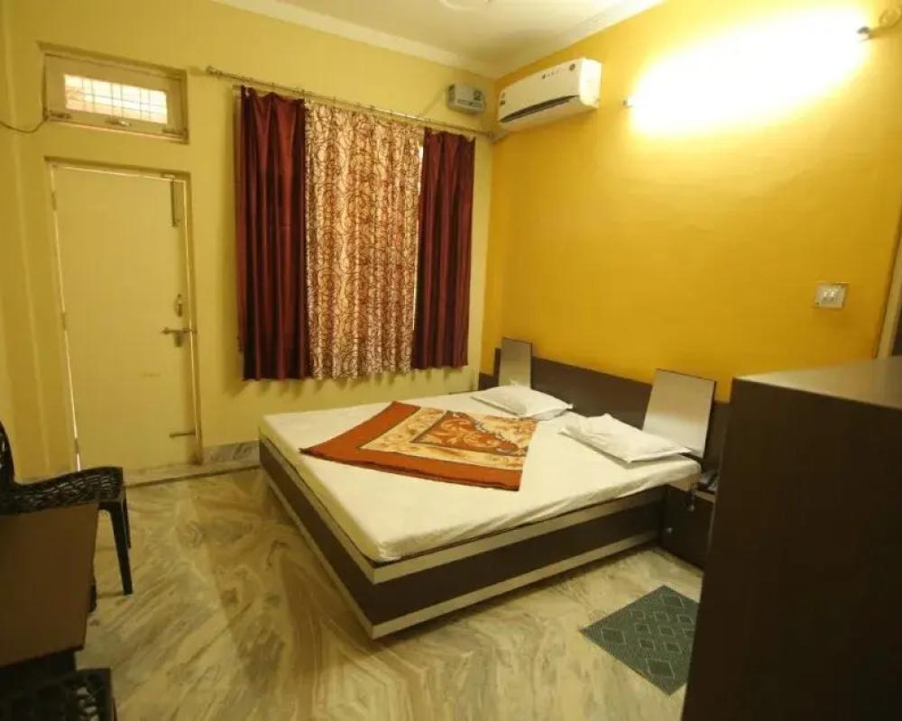 фото Hotel Madhusudan