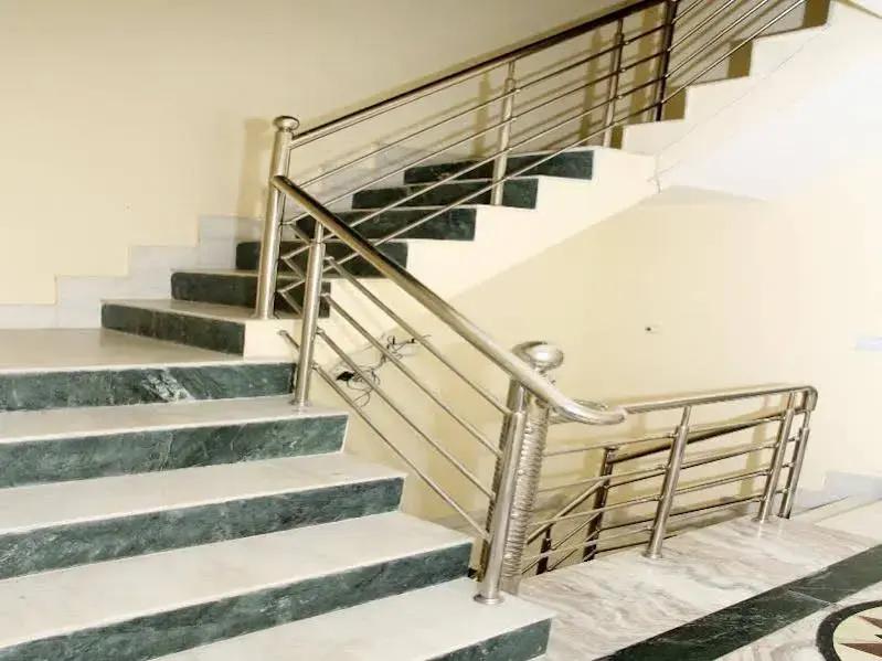 фото Hotel Madhusudan