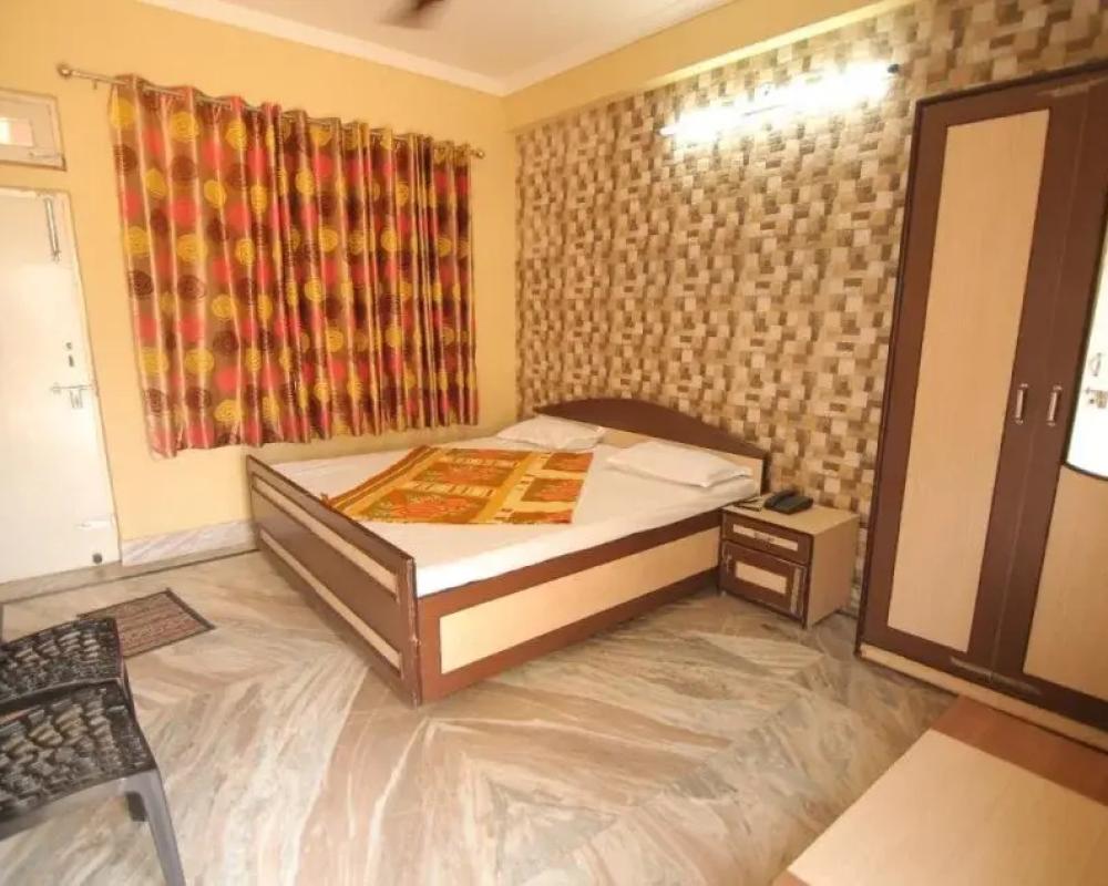 фото Hotel Madhusudan