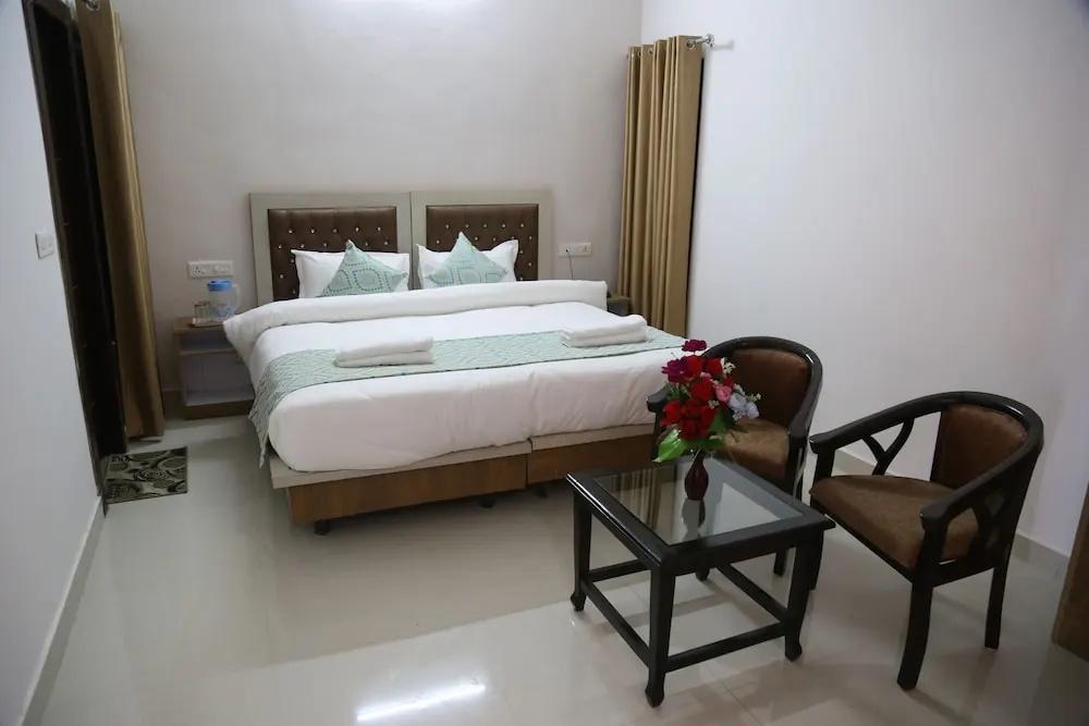 фото Hotel Yog Tapovan