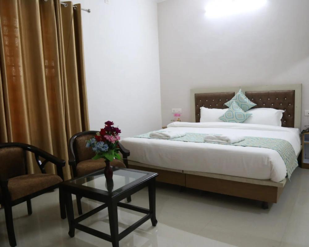 фото Hotel Yog Tapovan