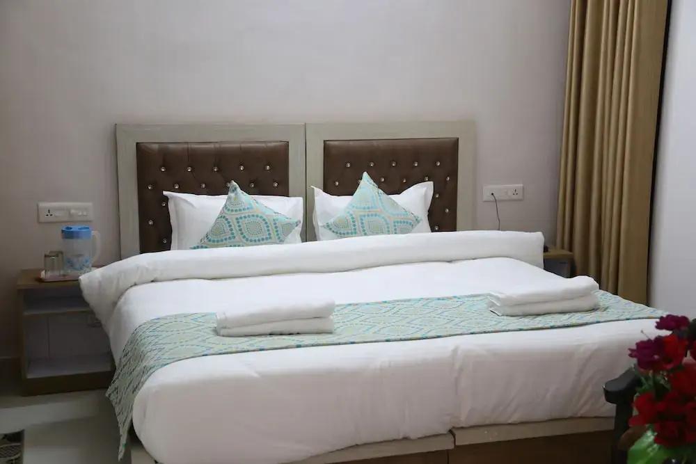 фото Hotel Yog Tapovan