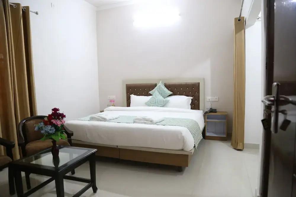 фото Hotel Yog Tapovan