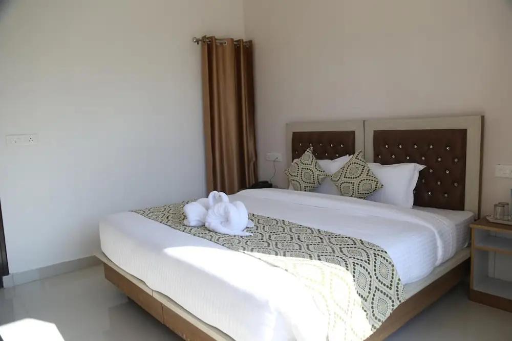 фото Hotel Yog Tapovan