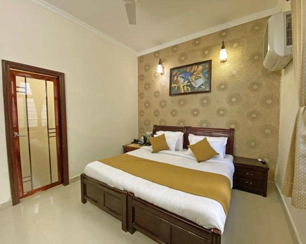 фото Hotel Nirvana Palace