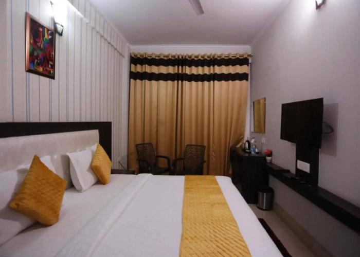 Paradise Ganga - A River Side Hotel
