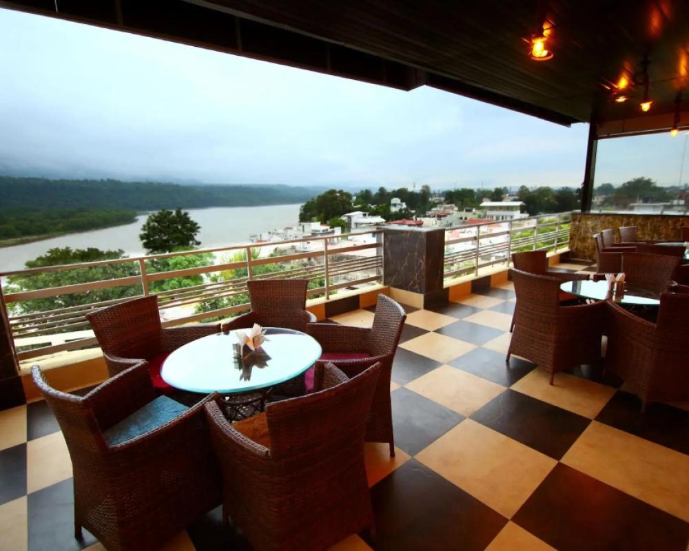 фото Hotel Gharonda