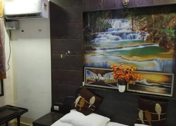 Hotel brijwasi palace