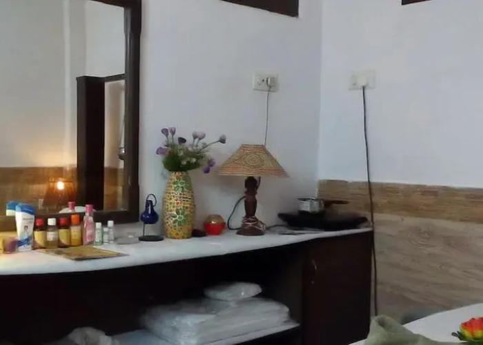Hotel Ganesha Inn