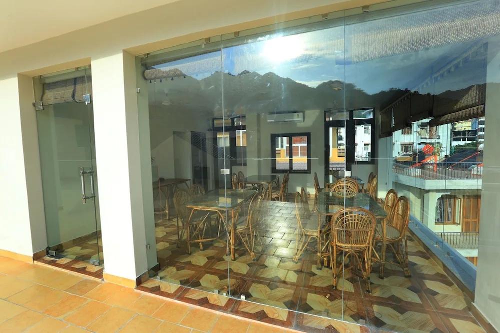 фото Hotel Vedas Tapovan