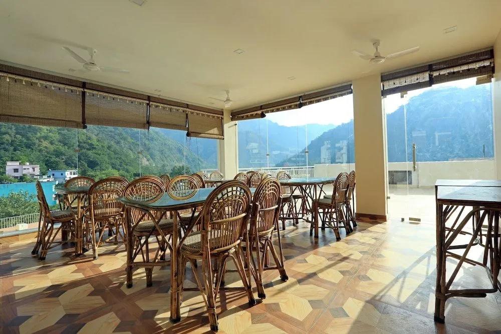 фото Hotel Vedas Tapovan