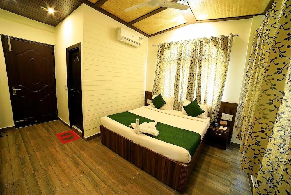 фото Hotel Vedas Tapovan