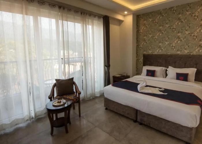 HOLYWATER Hotel by Ganga Kinare (150 mts from Ganga Ghat)