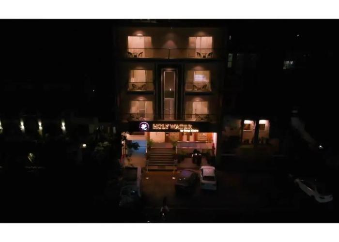 HOLYWATER Hotel by Ganga Kinare (150 mts from Ganga Ghat)