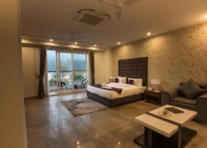 HOLYWATER Hotel by Ganga Kinare (150 mts from Ganga Ghat)
