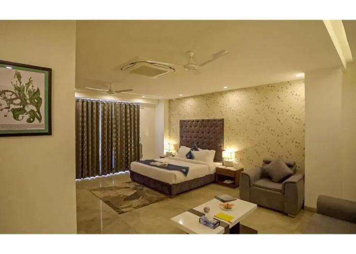 HOLYWATER Hotel by Ganga Kinare (150 mts from Ganga Ghat)