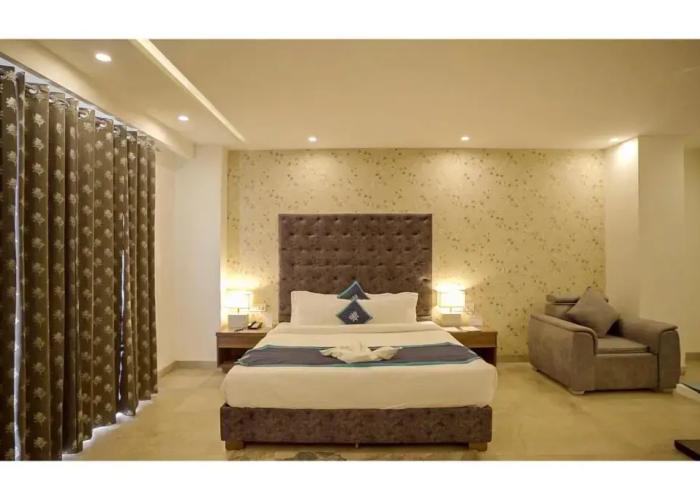 HOLYWATER Hotel by Ganga Kinare (150 mts from Ganga Ghat)