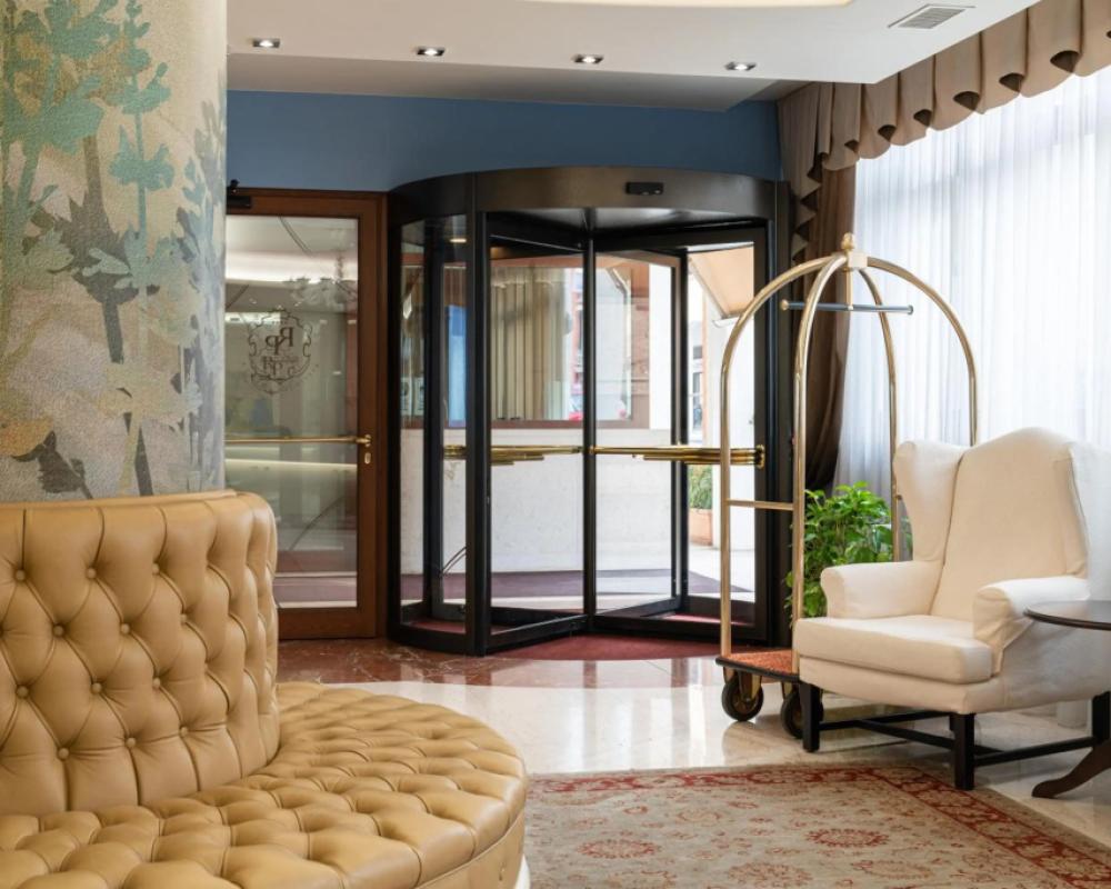 фото Hotel Roxy Plaza