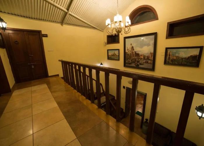 The Colonial Manek Manor