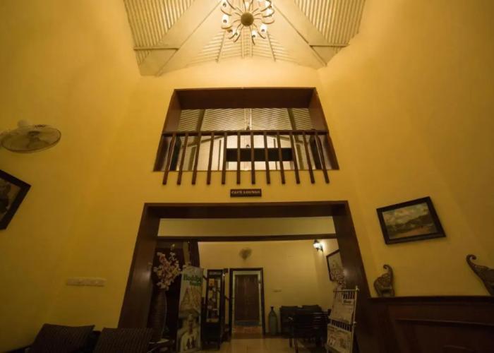 The Colonial Manek Manor