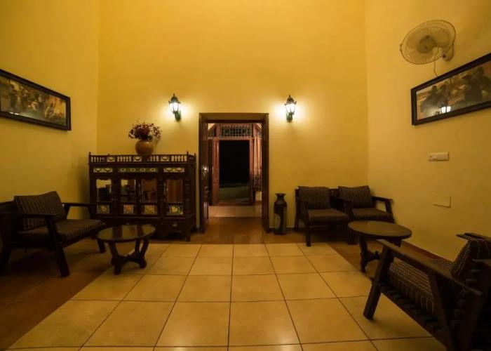 The Colonial Manek Manor
