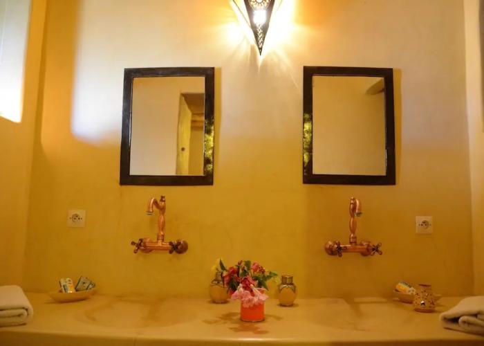 Riad Ain Khadra Khadra