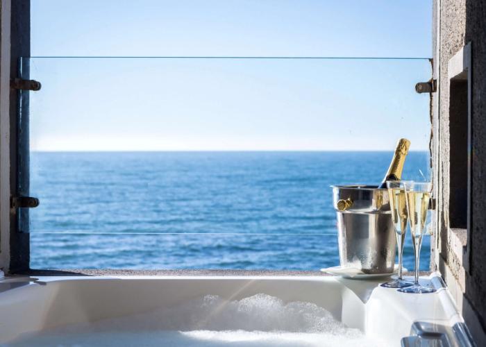 Radisson Blu Acqua Hotel & Spa Concon