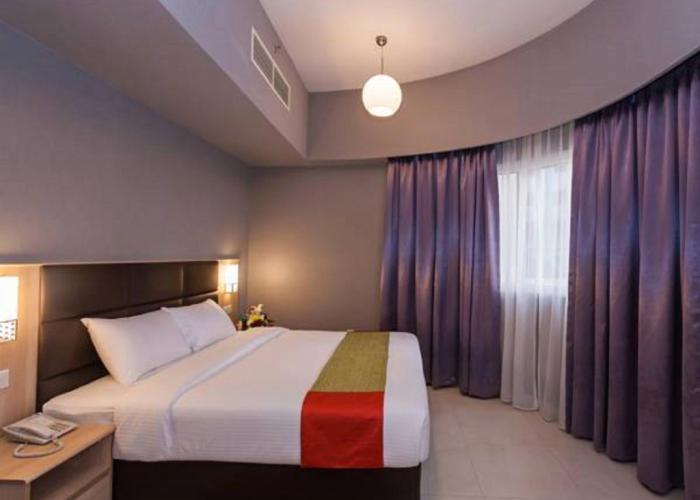 Florida Square Hotel