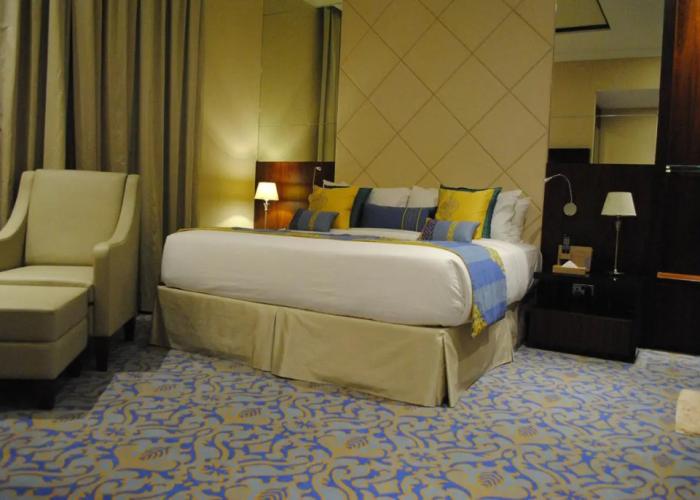 Raviz Center Point Hotel