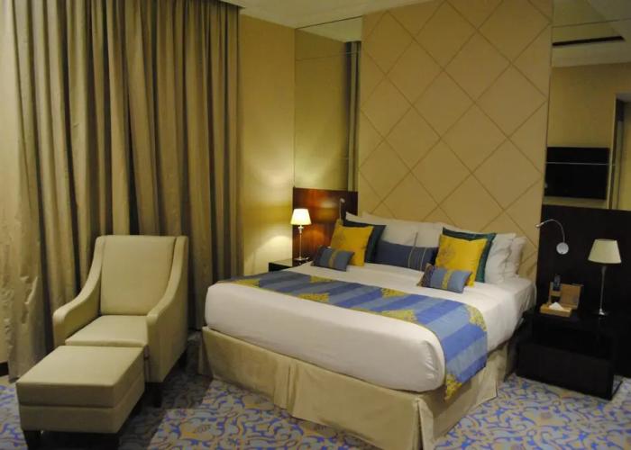 Raviz Center Point Hotel