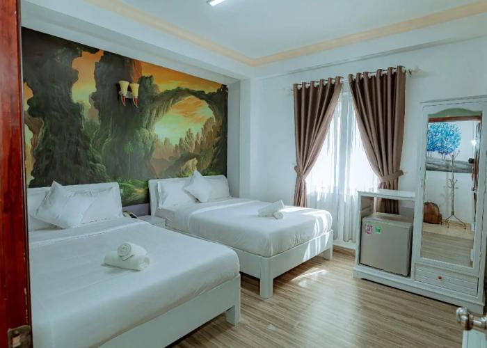 Ken's Backpackers Hotel