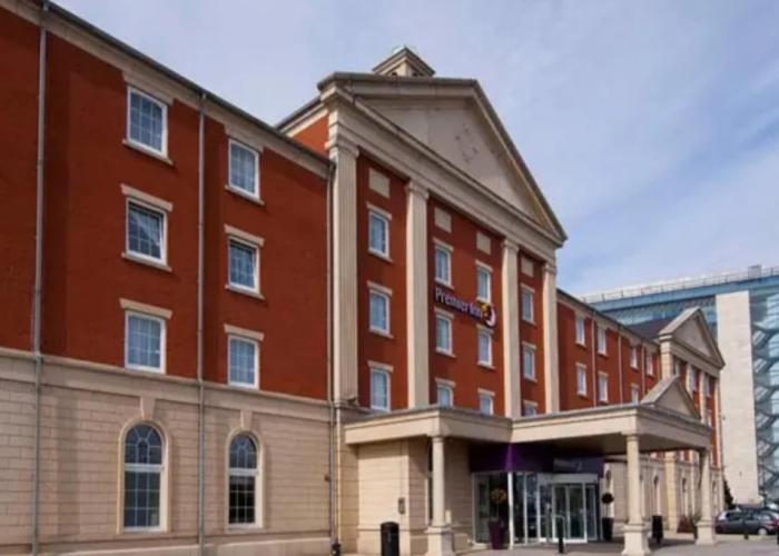 Premier Inn Manchester Trafford Centre West