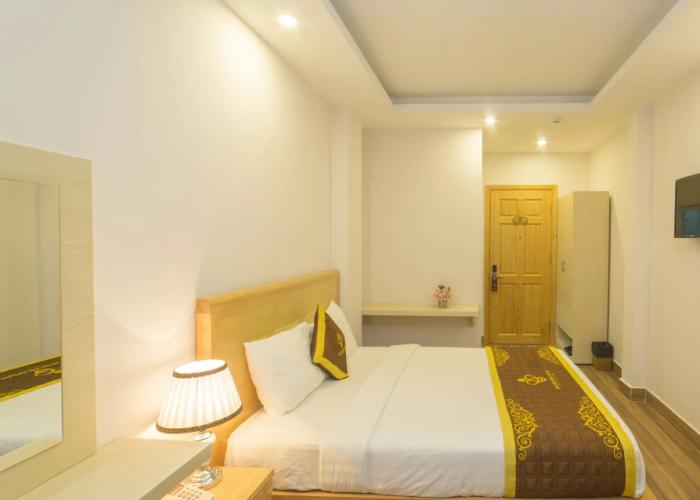 Golden Bee Hotel