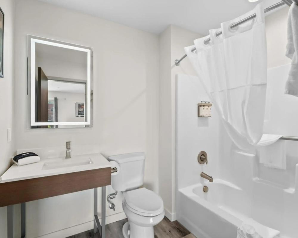 фото Cedar Street Hotel and Suites