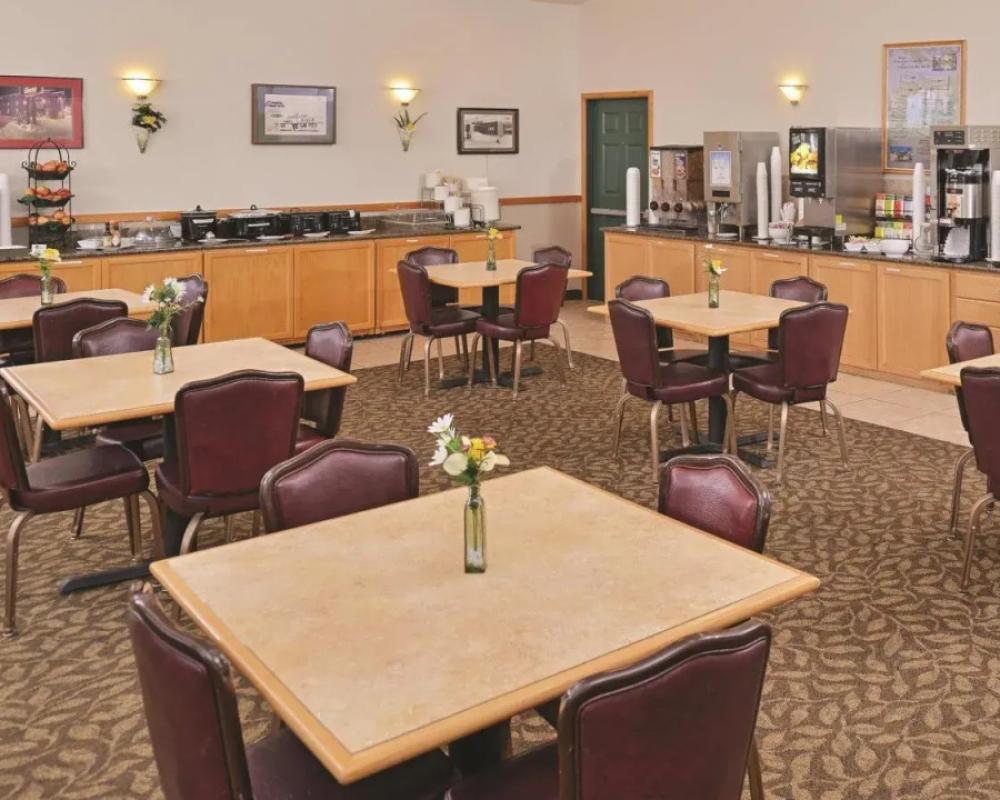 фото Cedar Street Hotel and Suites