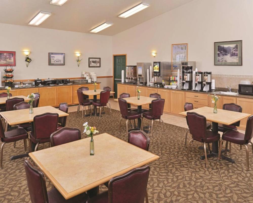 фото Cedar Street Hotel and Suites