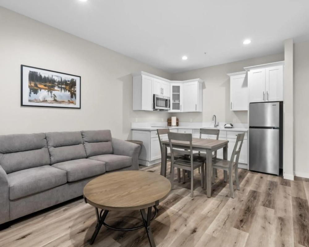 фото Cedar Street Hotel and Suites