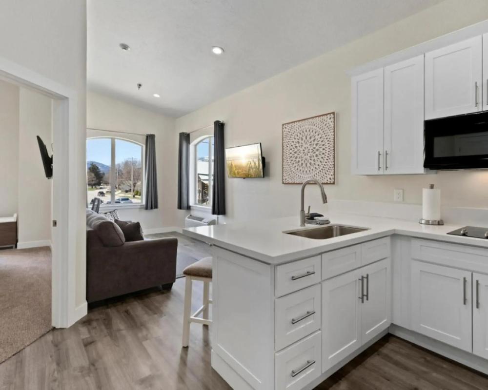 фото Cedar Street Hotel and Suites