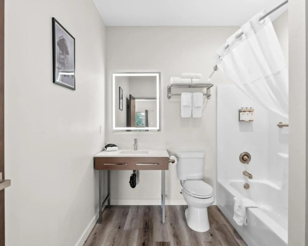 фото Cedar Street Hotel and Suites