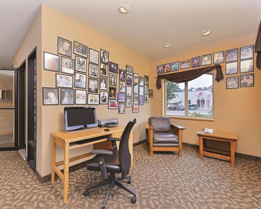 фото Cedar Street Hotel and Suites