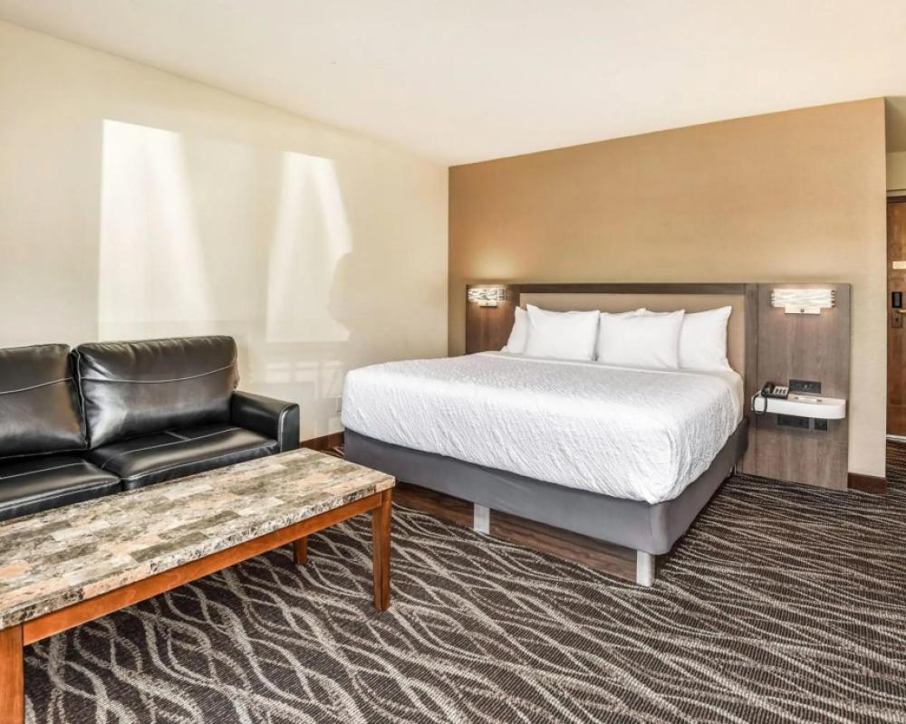 фото Cedar Street Hotel and Suites