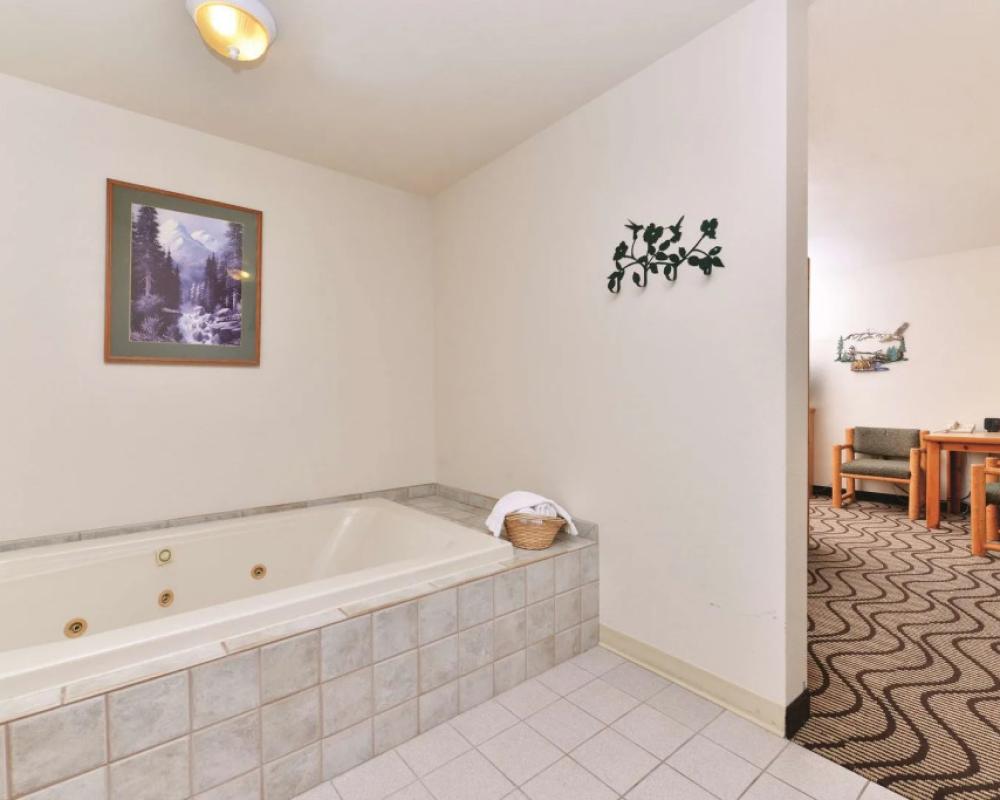 фото Cedar Street Hotel and Suites