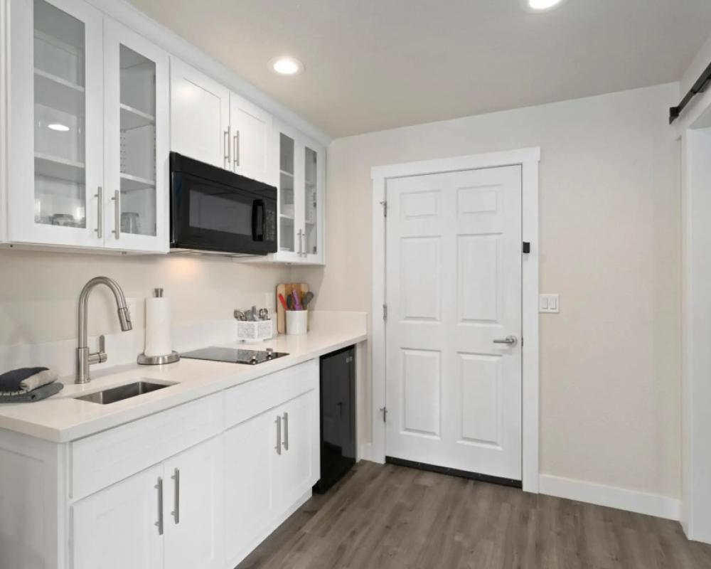 фото Cedar Street Hotel and Suites