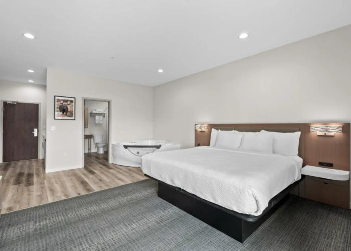 Cedar Street Hotel and Suites